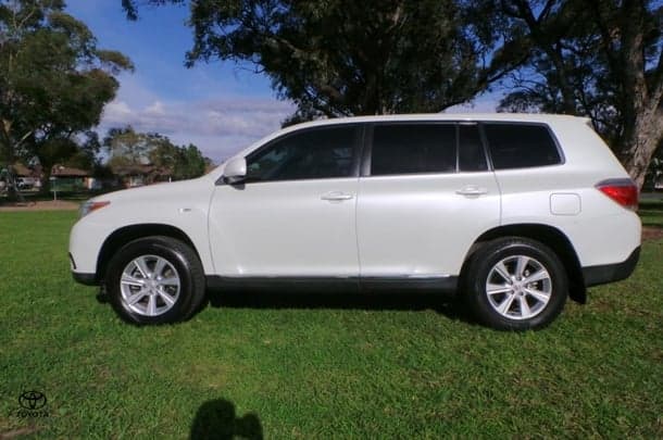 2010 Toyota Kluger KX-R in White