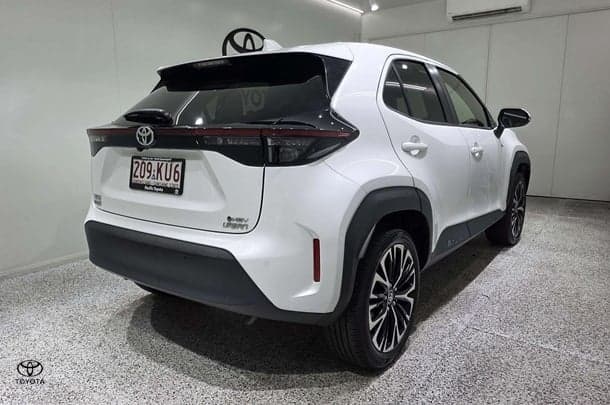 2024 Toyota Yaris Cross Urban in White