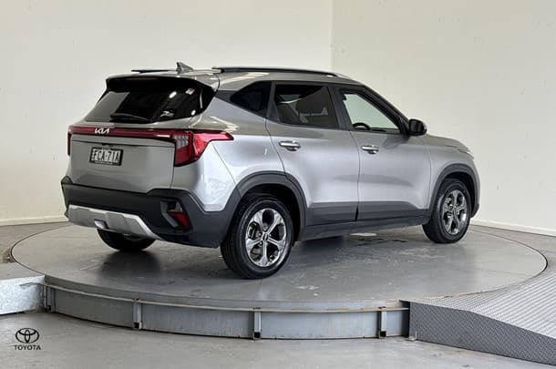 2023 Kia Seltos S in Grey