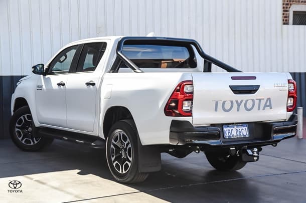 2025 Toyota Hilux SR5 48V in White