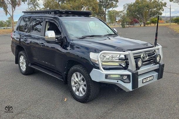 2016 Toyota Landcruiser VX in Blue