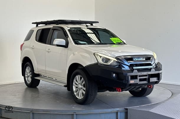 2017 Isuzu MU-X LS-M in White