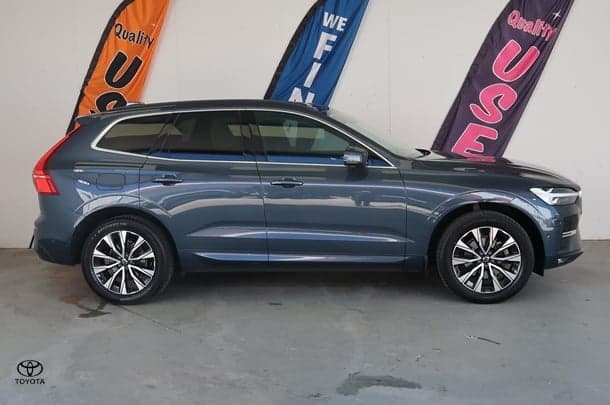 2023 Volvo XC60 Plus B5 in Blue