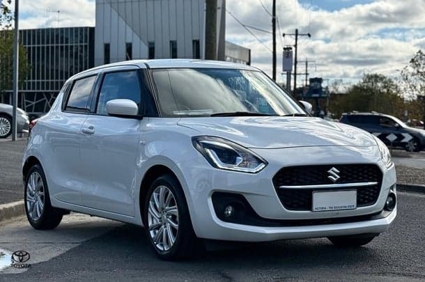 2022 Suzuki Swift GLX Turbo in White