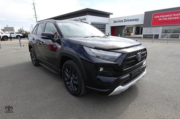 2021 Toyota RAV4 Edge in Black