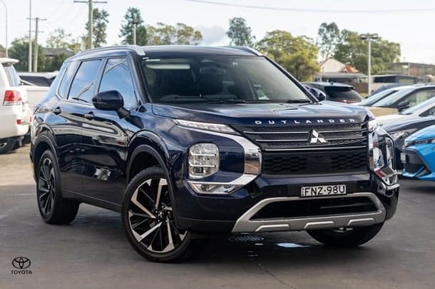 2024 Mitsubishi Outlander Aspire in Blue