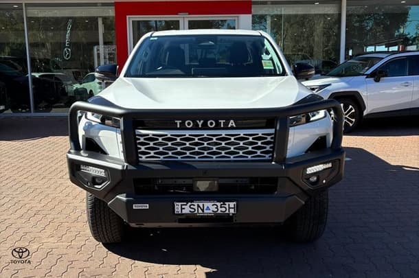 2025 Toyota Hilux SR5 48V in White