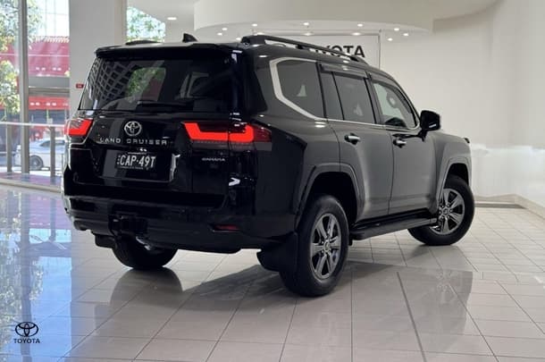 2025 Toyota Landcruiser Sahara in Black