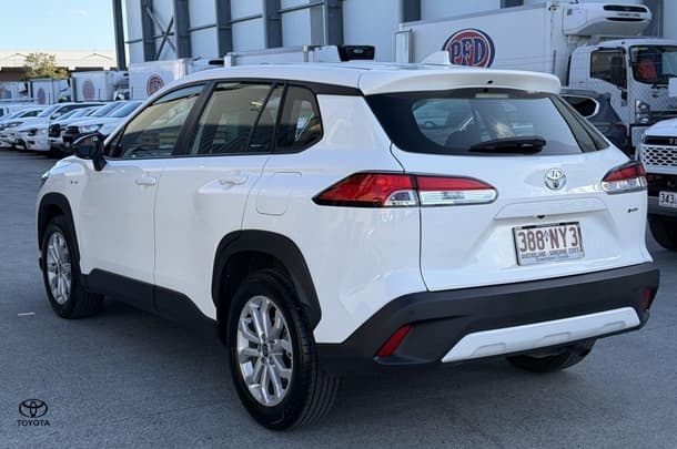 2025 Toyota Corolla Cross GX in White