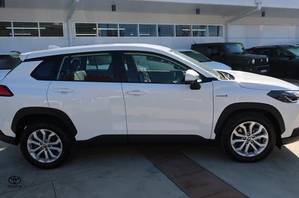 2023 Toyota Corolla Cross GX in White