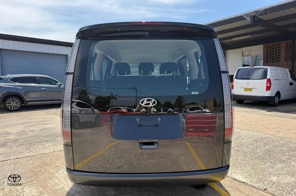 2022 Hyundai STARIA Base in Olivine Gray