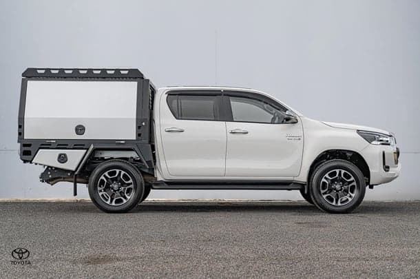 2023 Toyota Hilux SR5 in White