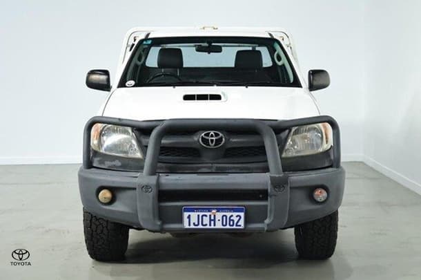 2006 Toyota Hilux SR in White