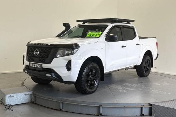 2023 Nissan Navara SL in White