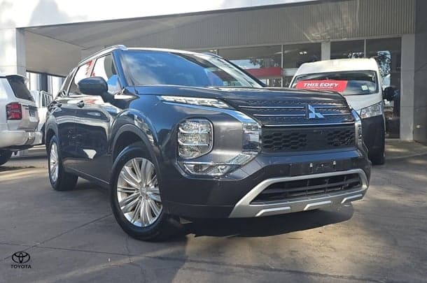 2024 Mitsubishi Outlander LS in Grey