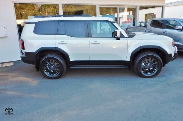 2024 Toyota Landcruiser Prado GXL in White