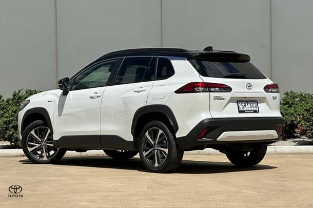 2024 Toyota Corolla Cross Atmos in White