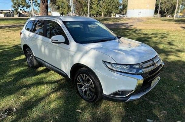 2016 Mitsubishi Outlander XLS in White