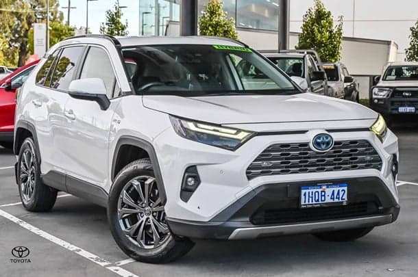 2022 Toyota RAV4 GXL in White
