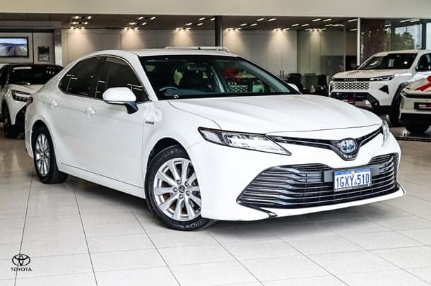 2019 Toyota Camry Ascent in White