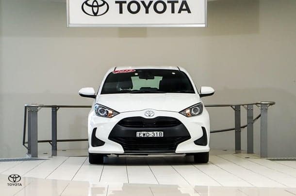 2022 Toyota Yaris Ascent Sport in White