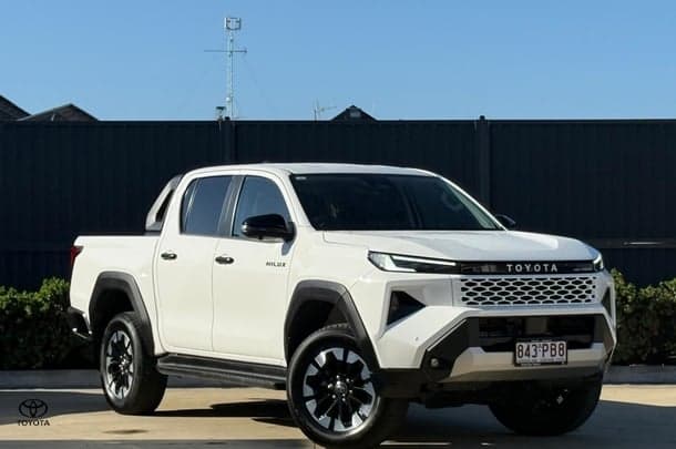 2025 Toyota Hilux SR5 48V in White