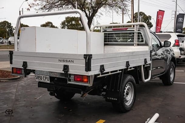 2022 Nissan Navara SL in Grey