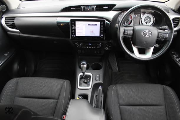 2021 Toyota Hilux SR5 in White