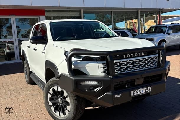 2025 Toyota Hilux SR5 48V in White
