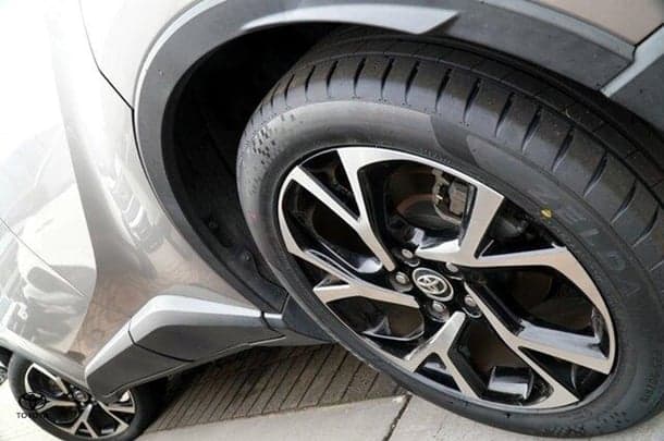 2019 Toyota C-HR Base in Grey