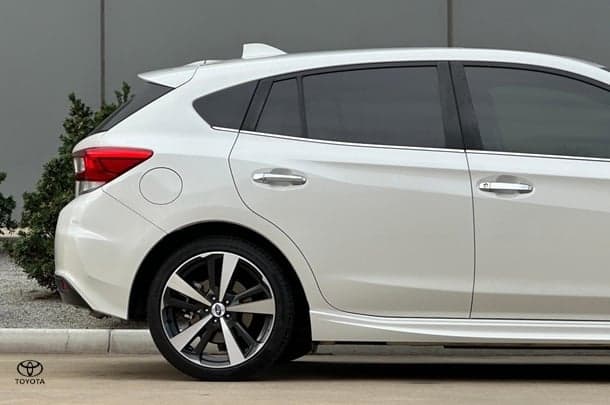 2017 Subaru Impreza 2.0i-S in White