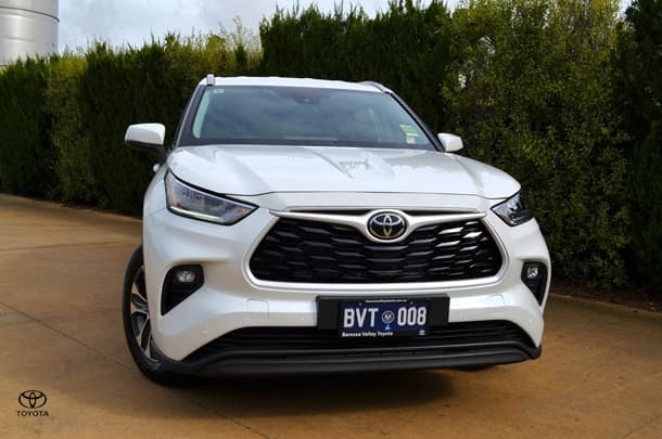 2025 Toyota Kluger GXL in White