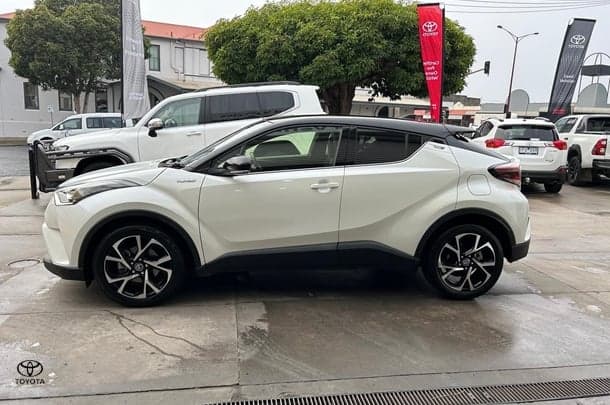 2017 Toyota C-HR Koba 2WD in Two Tone White