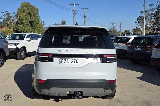 2017 Land Rover Discovery TD6 SE in White