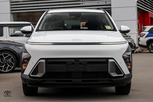 2025 Hyundai Kona Base in White