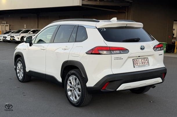2022 Toyota Corolla Cross GXL in White
