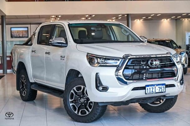 2022 Toyota Hilux SR5 in White