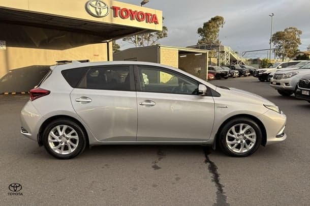 2018 Toyota Corolla Hybrid in Silver
