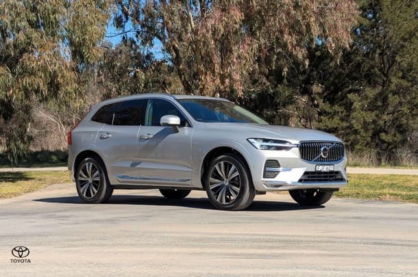 2023 Volvo XC60 Ultimate B5 Bright in Silver