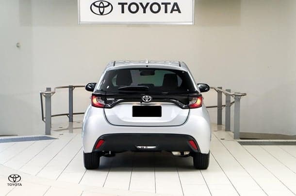 2023 Toyota Yaris Ascent Sport in Silver