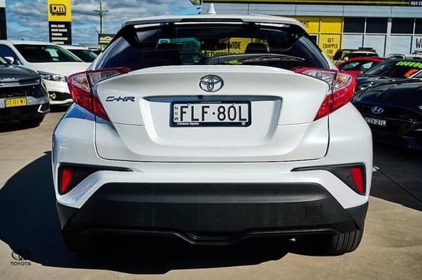 2022 Toyota C-HR GXL in White