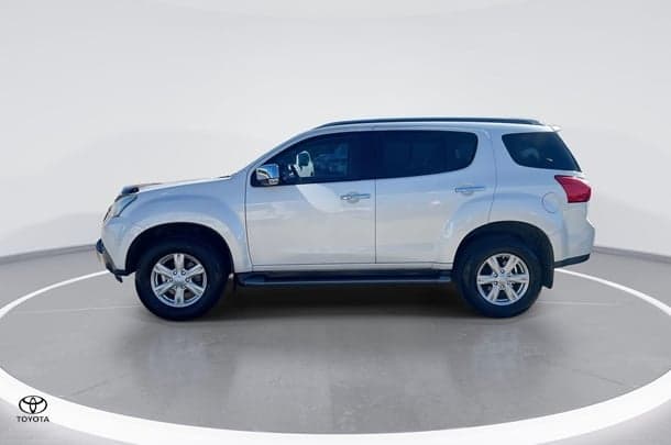 2016 Isuzu MU-X LS-T in White