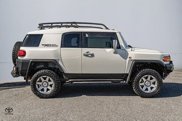 2016 Toyota FJ Cruiser Base in White