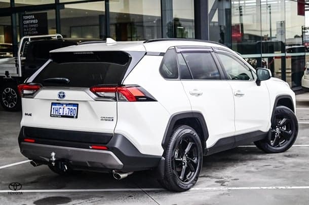 2020 Toyota RAV4 Cruiser in White