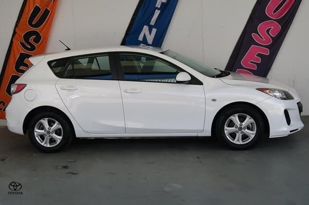2013 Mazda 3 Neo in White