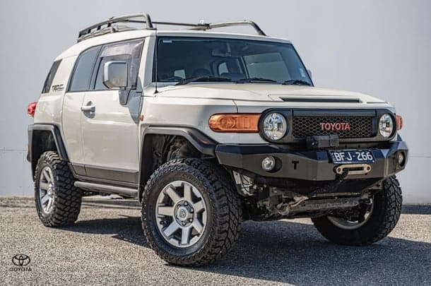 2016 Toyota FJ Cruiser Base in White