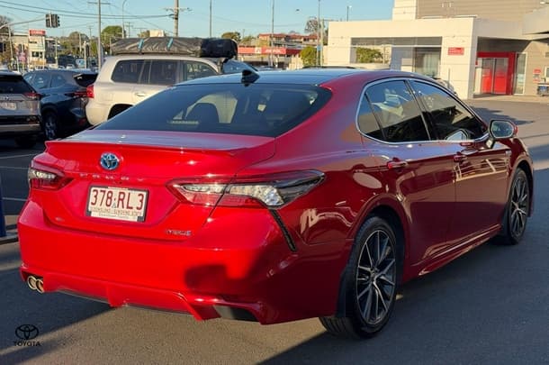 2021 Toyota Camry SL in Red