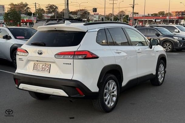 2022 Toyota Corolla Cross GXL in White