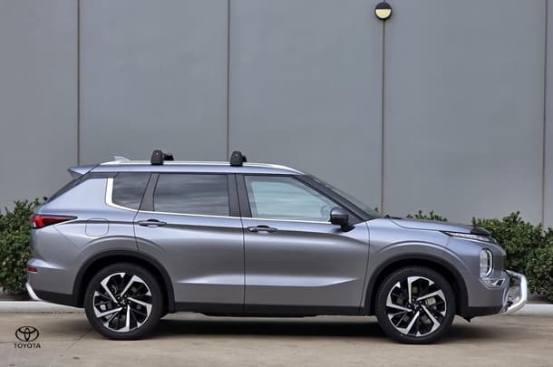 2023 Mitsubishi Outlander Aspire in Grey