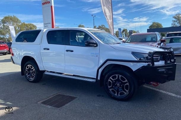2025 Toyota Hilux SR5 48V in White